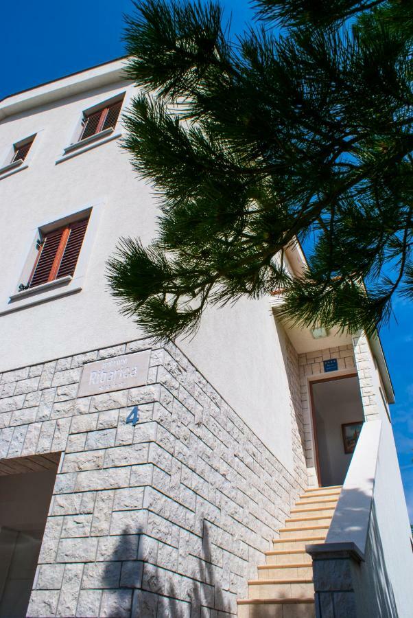 Apartmani Ribarica**** Karlobag Exterior photo